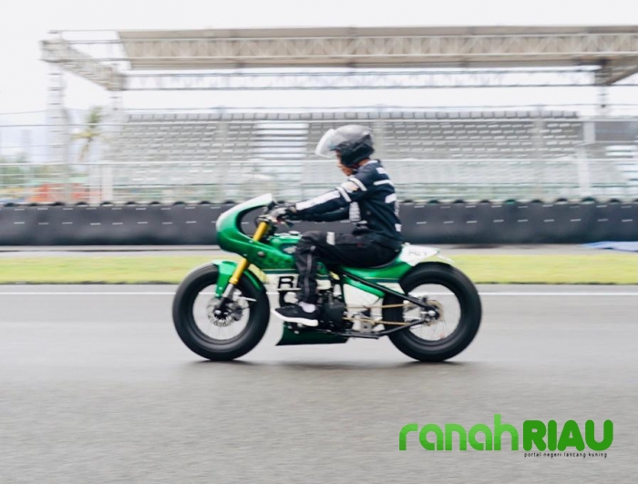 Saat Presiden Jokowi jajal Sirkuit Mandalika naik Motor miliknya